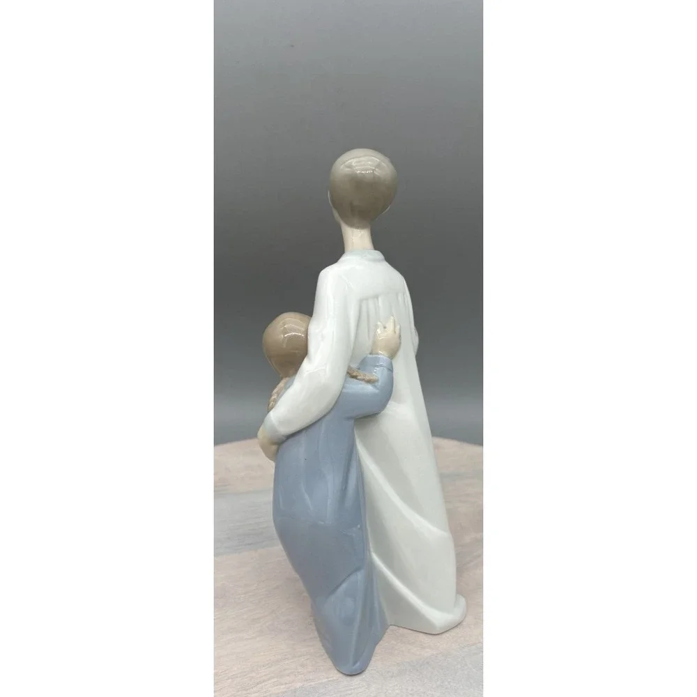 Vtg Lladro Figurine #4874 Boy in Night Shirt candle Porcelain Glossy Finish 8.5